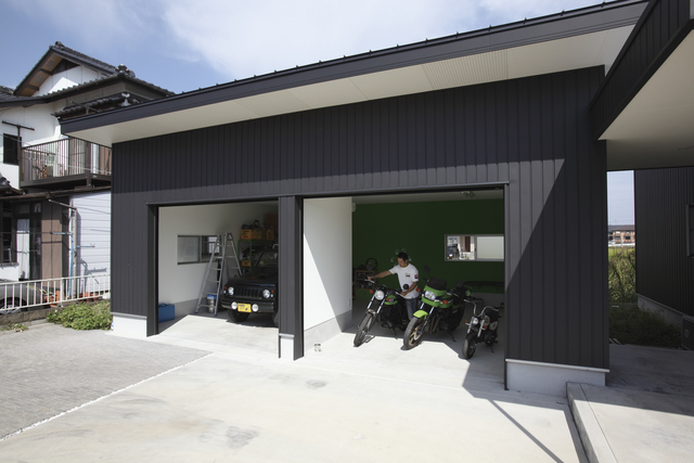 バイクガレージの家 画像