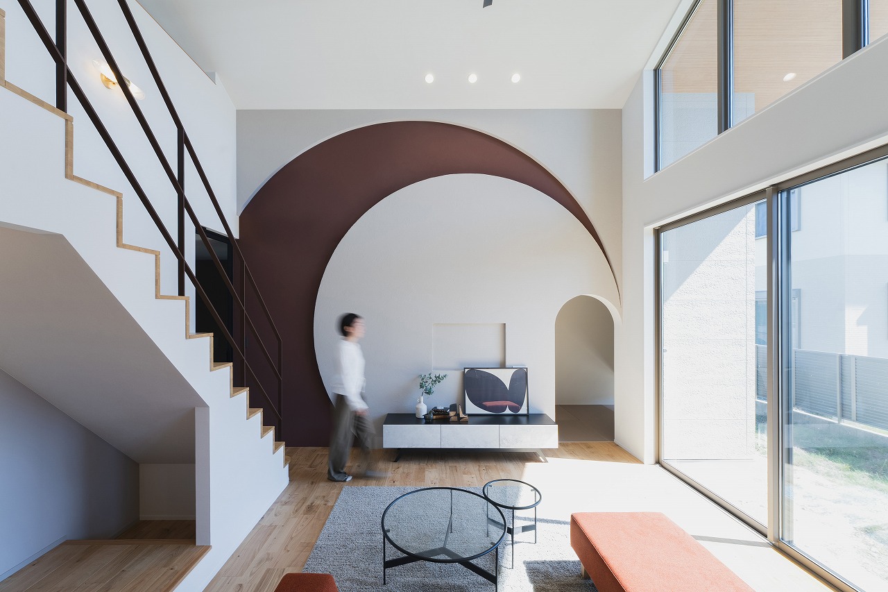 半月のイエ 画像