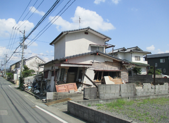 熊本地震 倒壊した家 写真